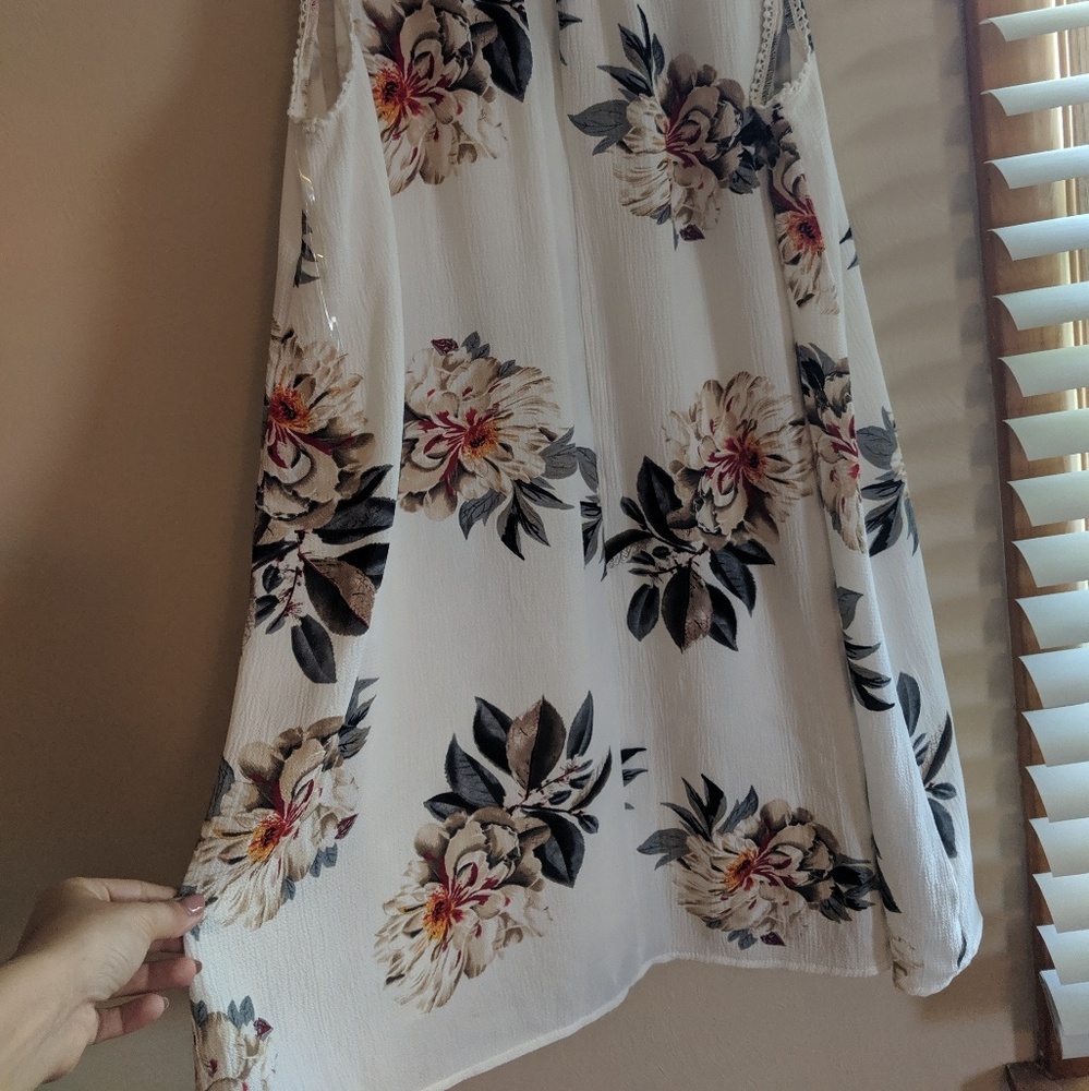 Dress - Picture 3 of 3